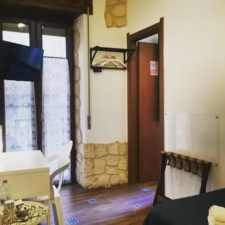 Del Centro Bed and Breakfast Έννα