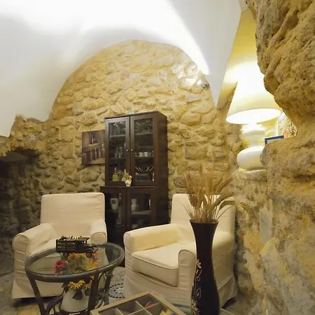 Del Centro Bed and Breakfast Έννα