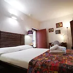 Del Centro 3*