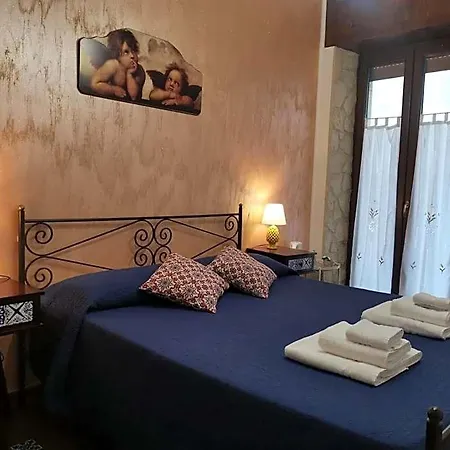 Del Centro إينّا