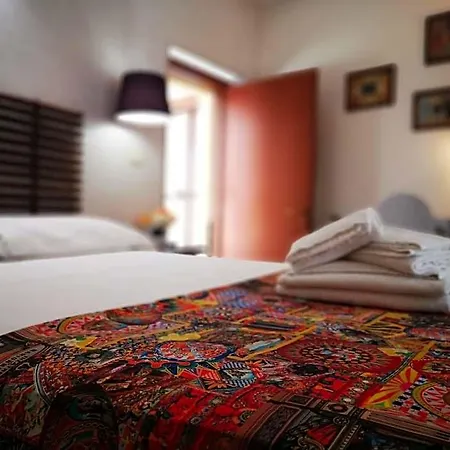 Del Centro فندق مبيت وإفطار إينّا
