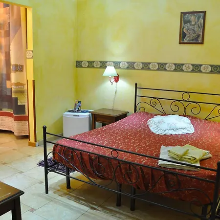 Del Centro إينّا
